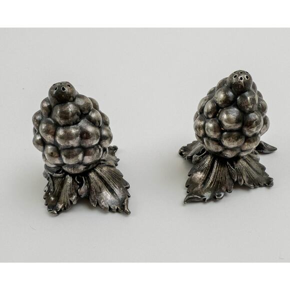 Antique GORHAM 3151 Silverplate Salt & Pepper Shakers Art Nouveau Grape Cluster - Picture 2 of 7